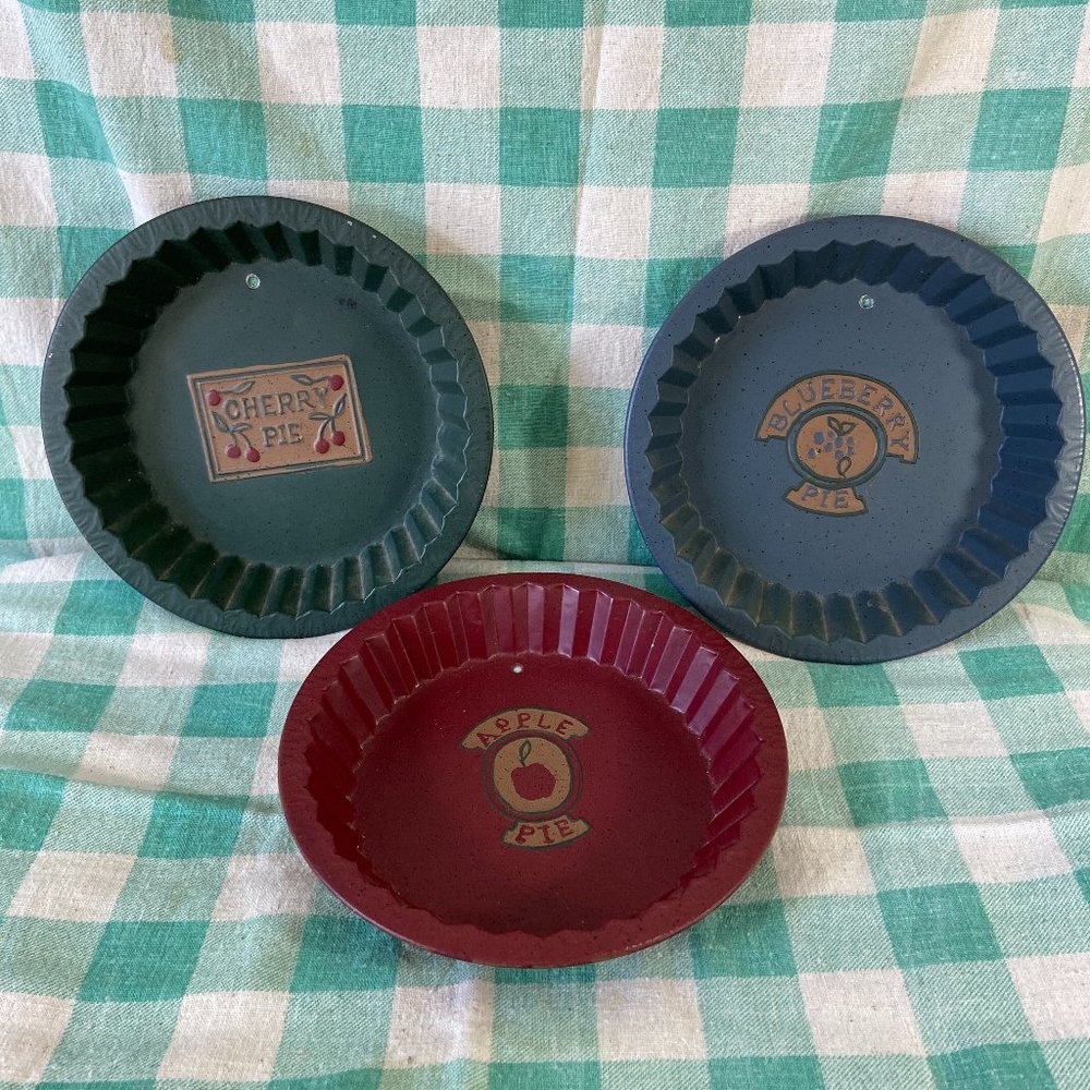 Decorative kitchen tin pie pans